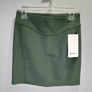 Lululemon Scuba high rise mini skirt size medium green comfy